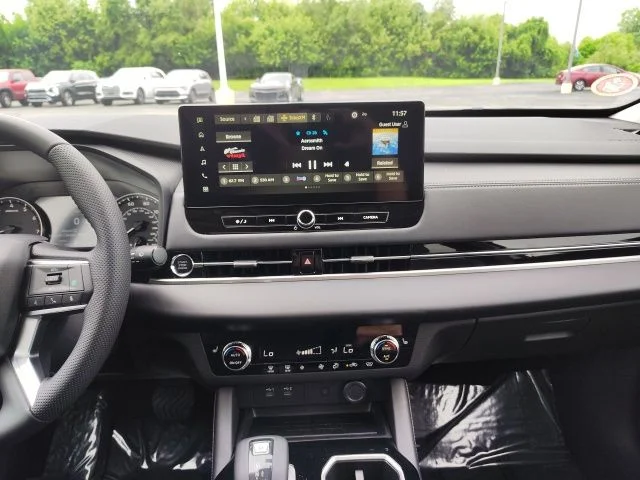 New 2025 White Mitsubishi Trail Edition image 18