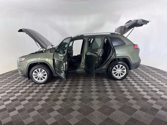 Used 2020 Green Jeep Latitude image 11