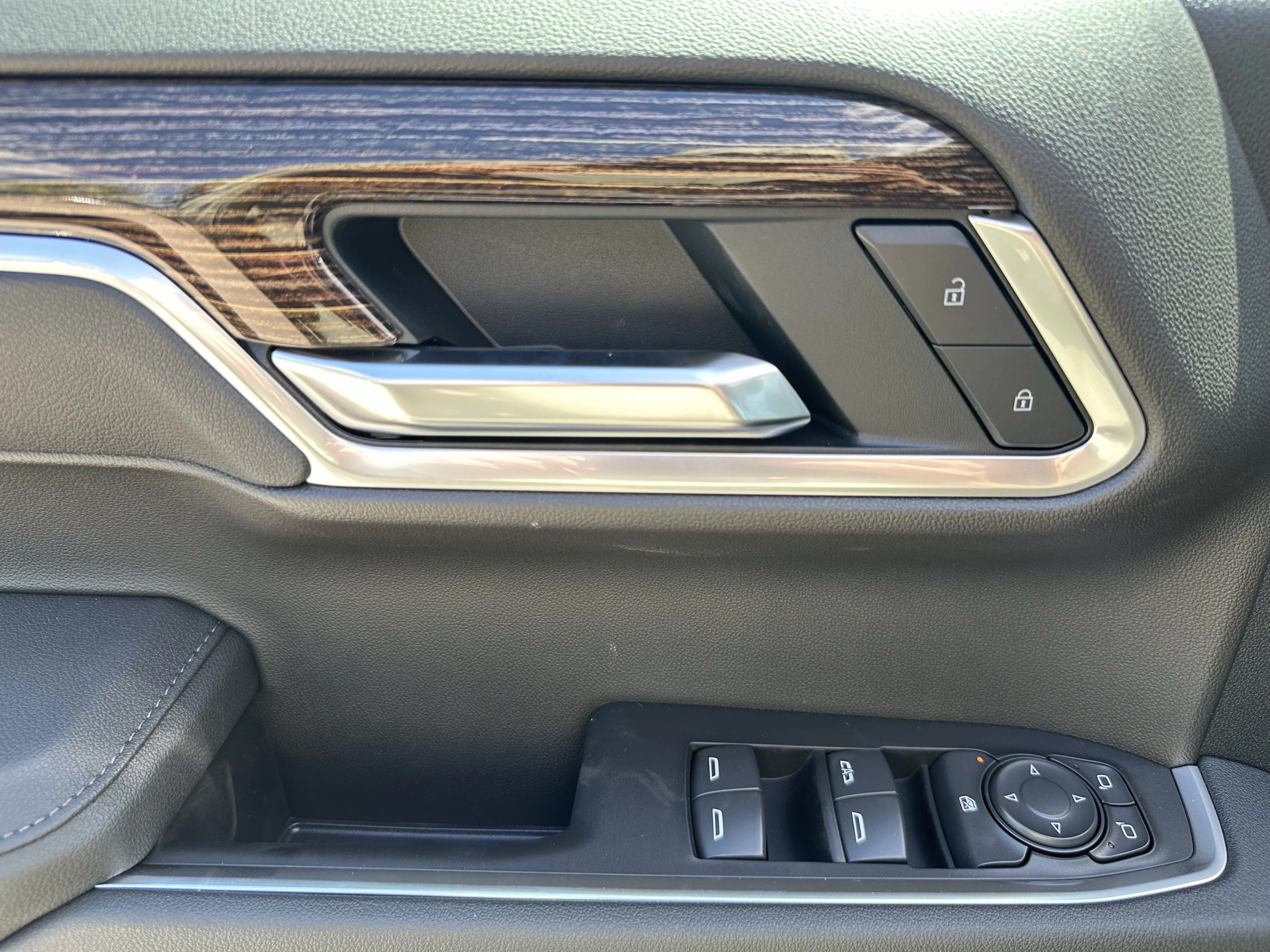 New 2026 Sterling Metallic GMC Elevation image 10