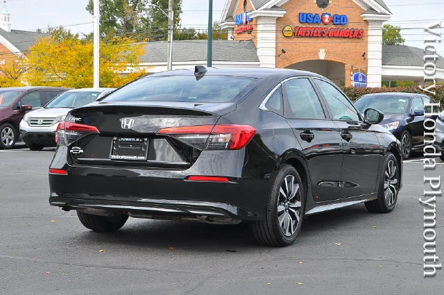 Certified Used 2024 Crystal Black Pearl Honda EX image 3