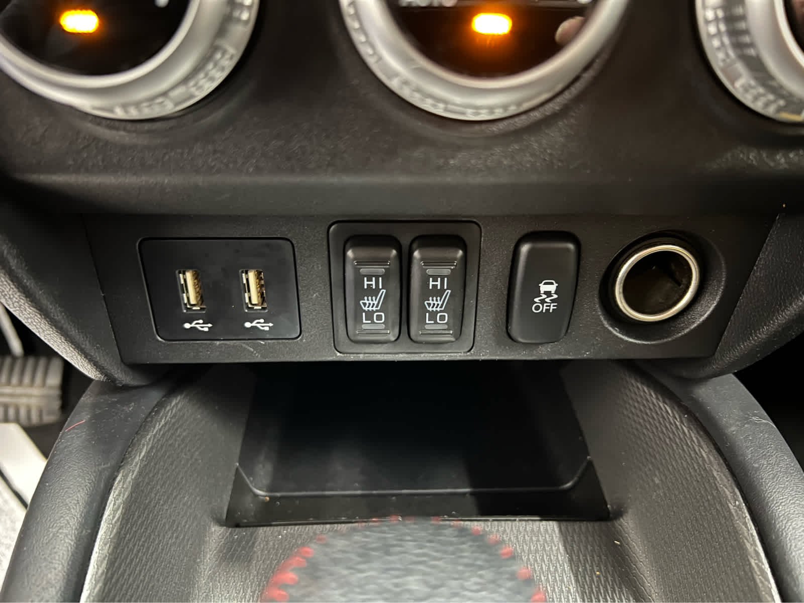 Used 2023 White Diamond Mitsubishi LE image 20