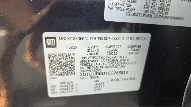 Used 2025 Silver GMC SLT image 31