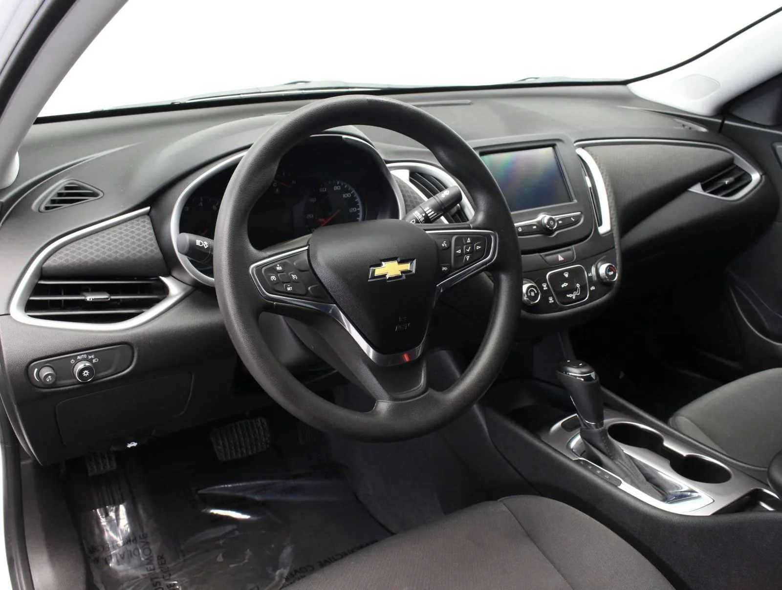 Used 2018 White Chevrolet LS image 24