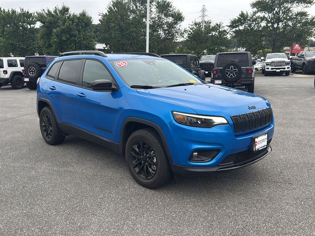 Used 2023 Hydro Blue Pearlcoat Jeep Altitude Lux image 3