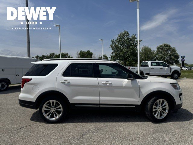 Used 2018 White Platinum Clearcoat Metallic Ford XLT image 8