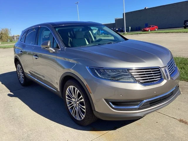Used 2016  Lincoln Reserve image 10
