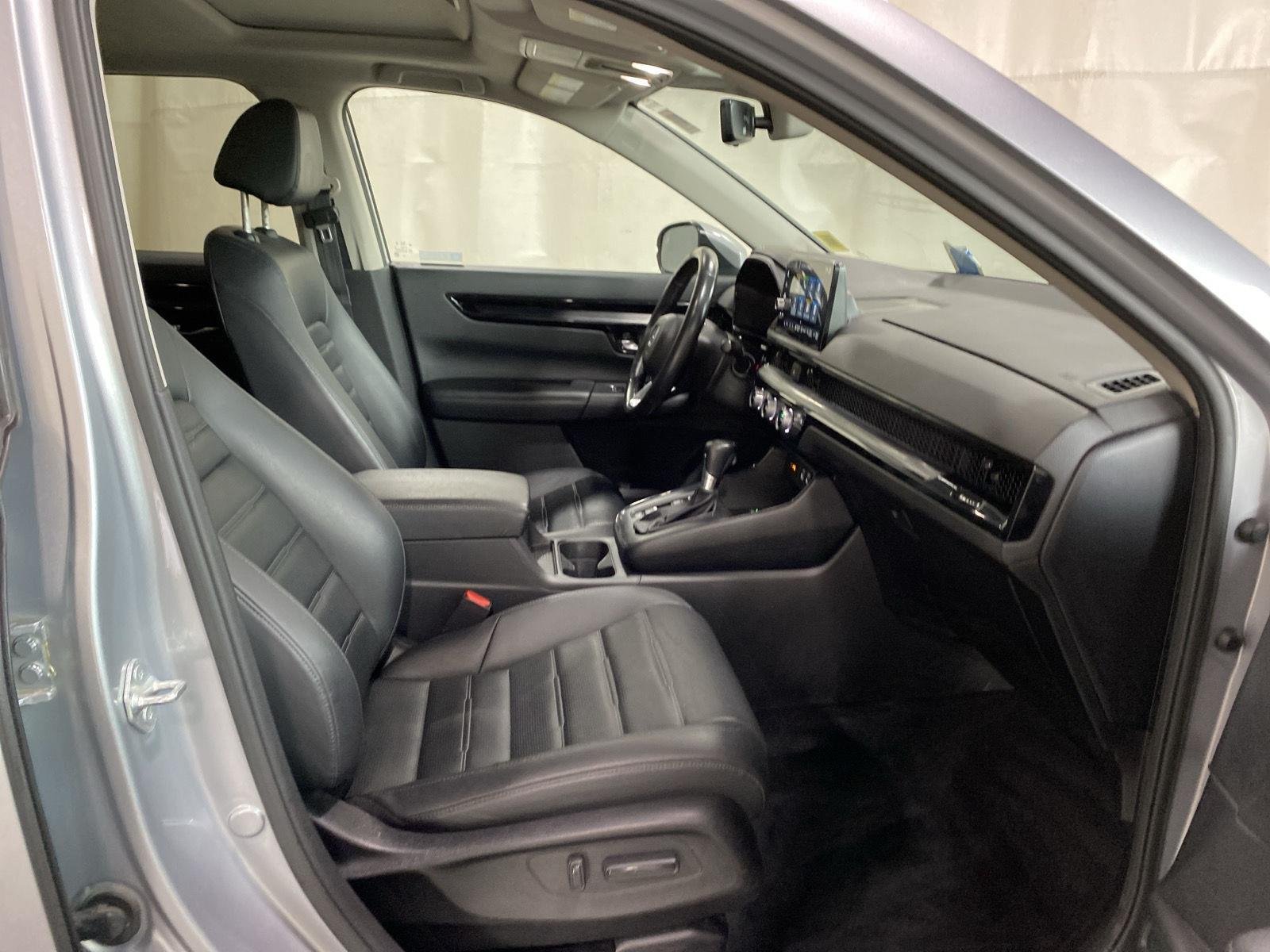 Used 2023 Lunar Silver Metallic Honda EX-L image 11