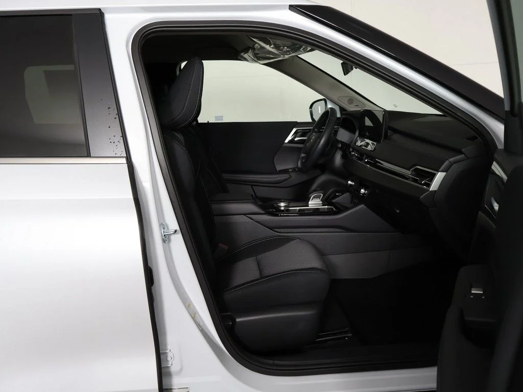 New 2026 White Mitsubishi ES image 30