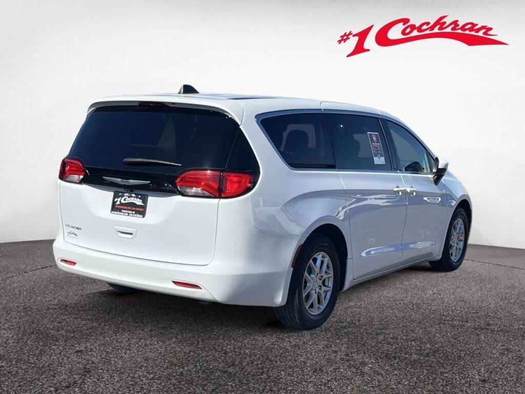 Used 2023 Bright White Clearcoat Chrysler LX image 7