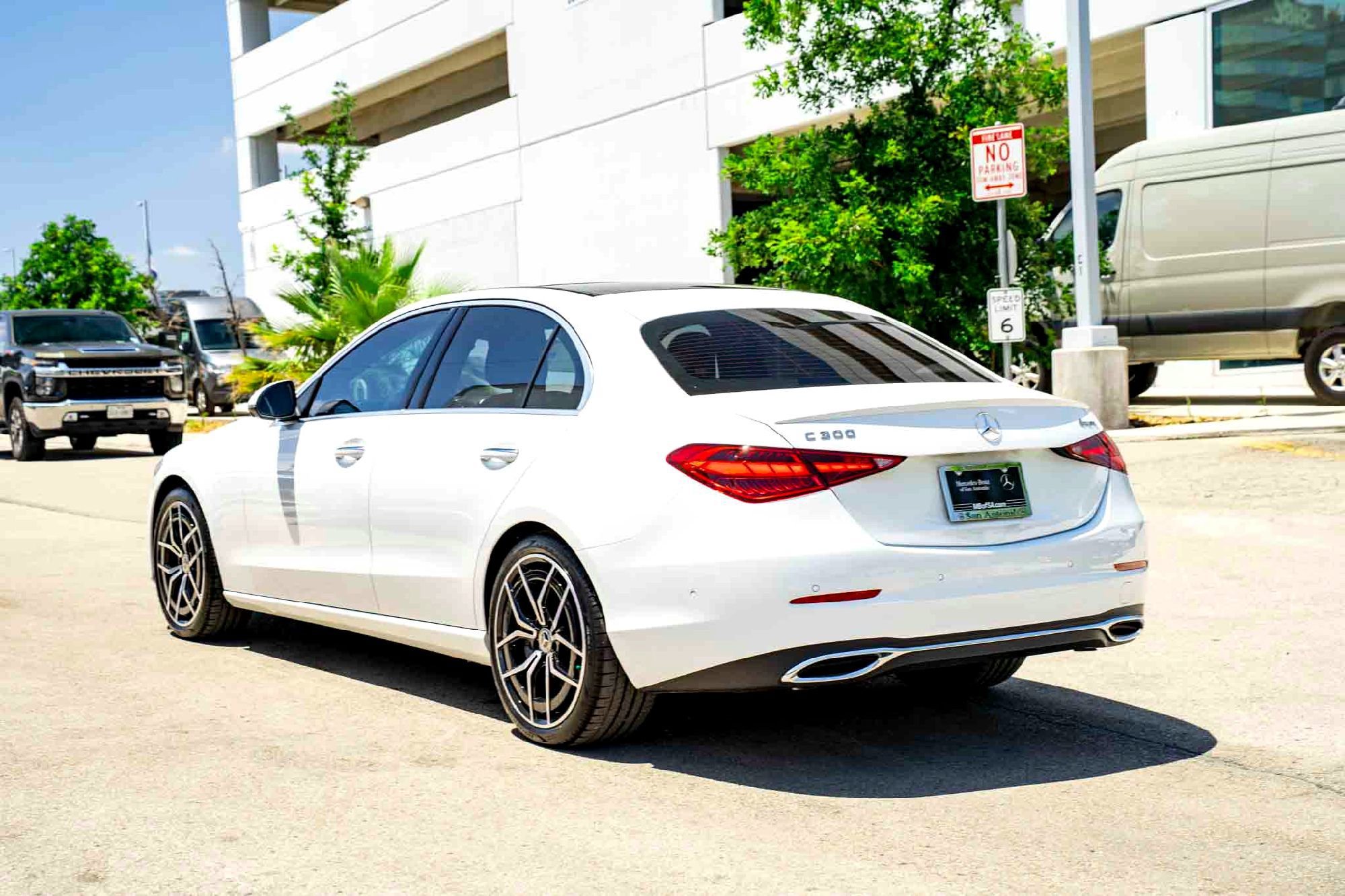 New 2026 MANUFAKTUR Moonlight White Metallic Mercedes-Benz C 300 image 5