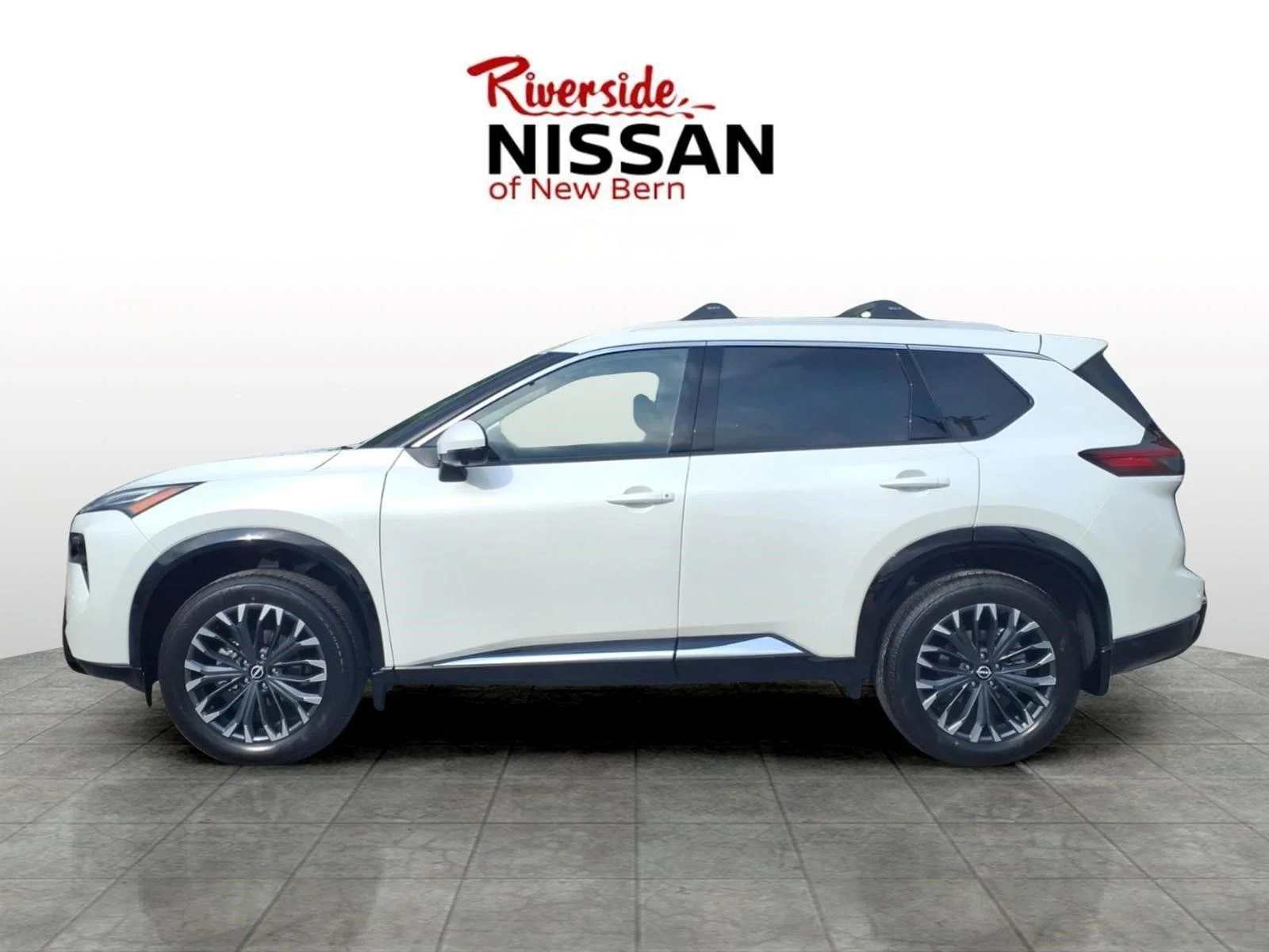 New 2026 Everest White Pearl TriCoat Nissan Platinum image 3