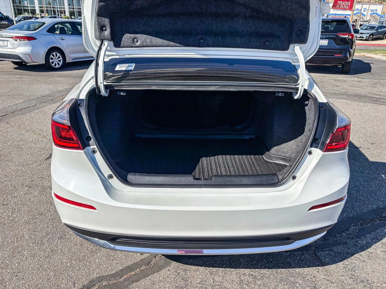 Used 2022 Platinum White Pearl Honda Touring image 12