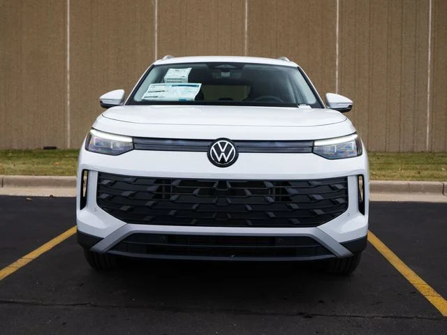 New 2026 White/off-white Volkswagen 2.0T SE image 2