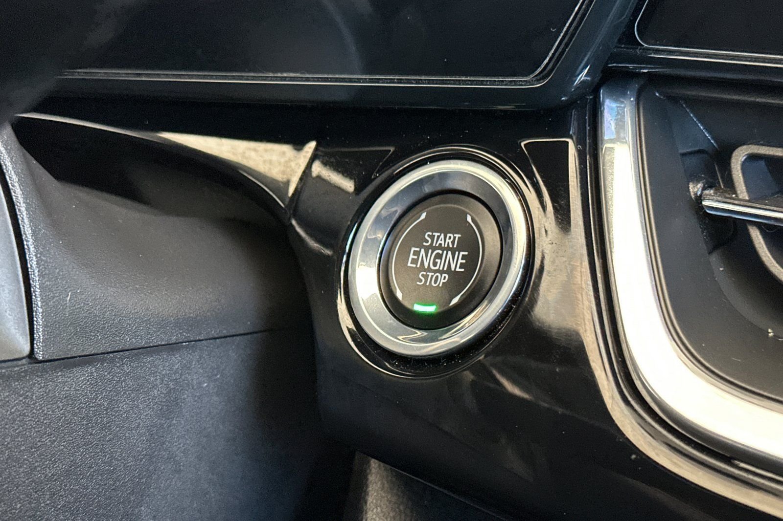 Used 2025 White Chevrolet 2RS image 23