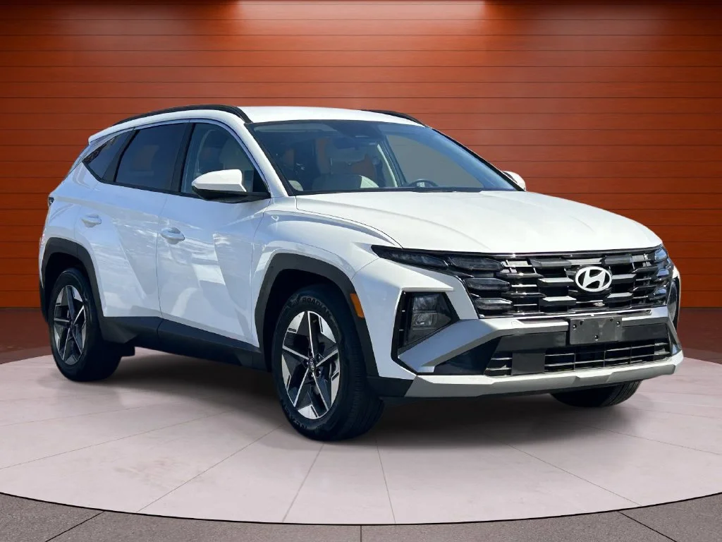 Used 2025 White Pearl Hyundai SEL image 5
