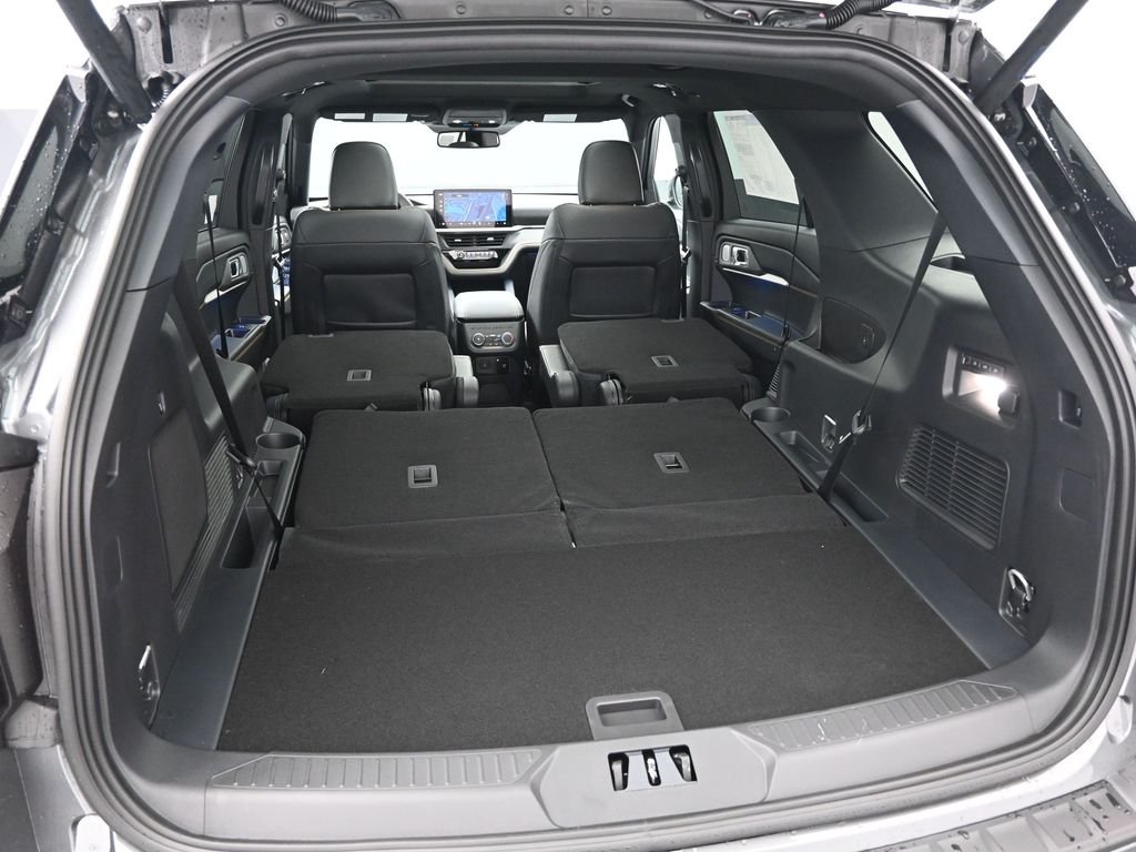 New 2026 Carbonized Gray Metallic Ford Tremor image 27