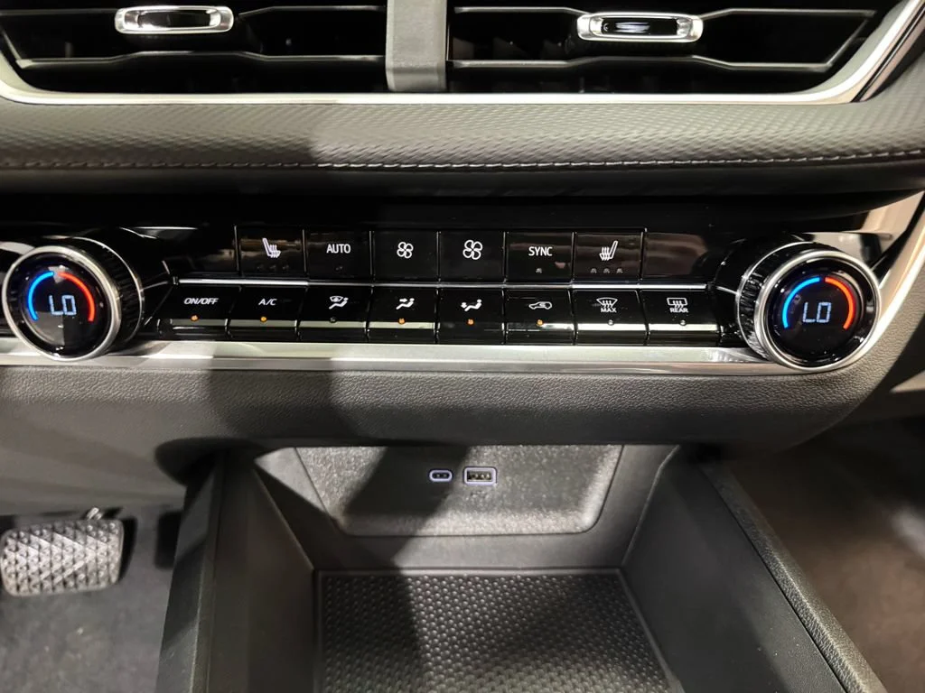 2027 Chevrolet Equinox LT - Photo 13