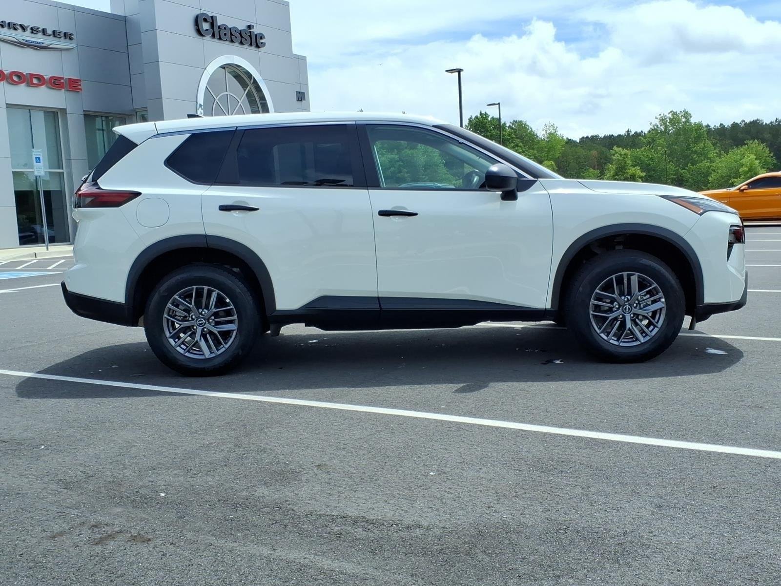 Used 2025 Glacier White Nissan S image 9