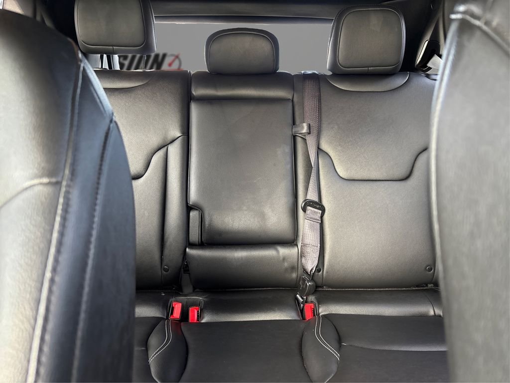 Used 2025 Silver Jeep Limited image 17