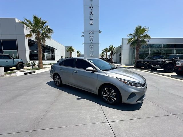 2023 Kia Forte LXS AT's photo