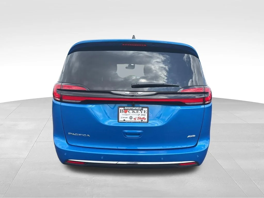 New 2026 Hydro Blue Pearl-Coat Exterior Paint Chrysler Select image 5