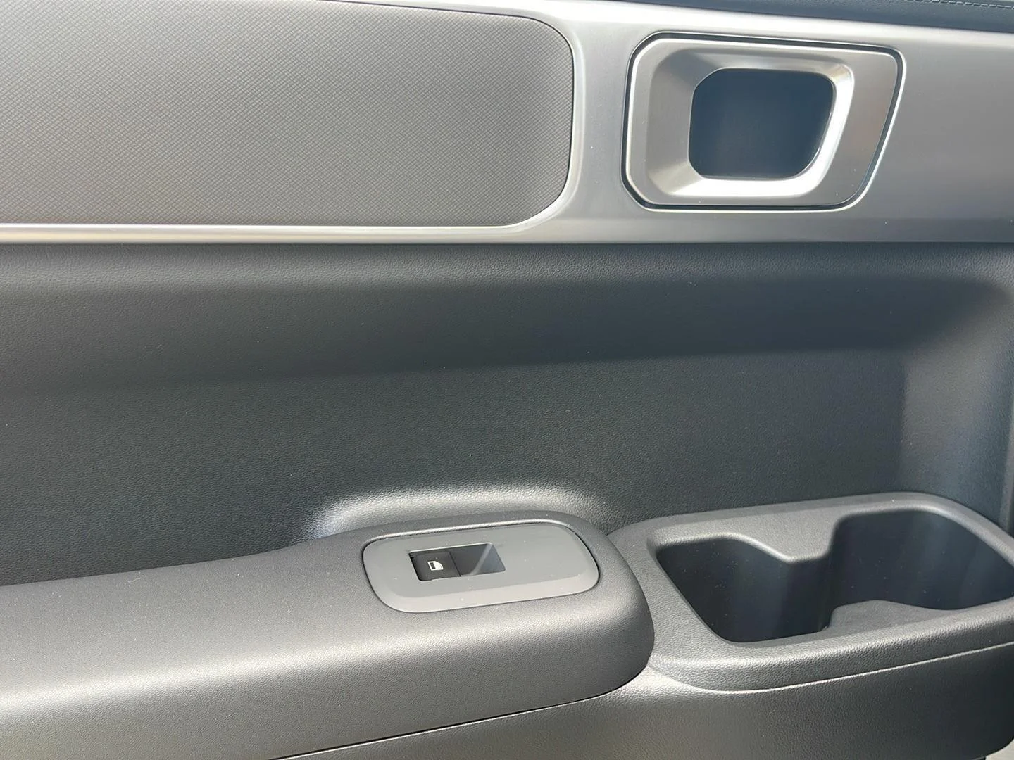 New 2026 Shimmering Silver Hyundai SE image 17