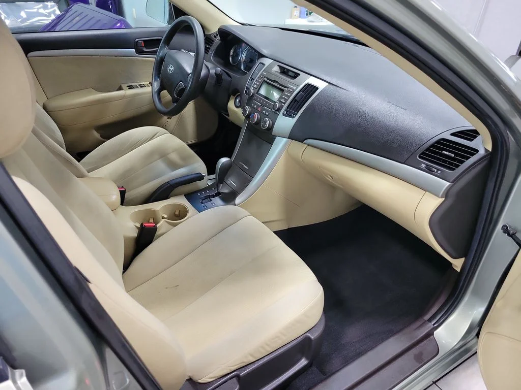Used 2010 Beige Hyundai GLS image 18