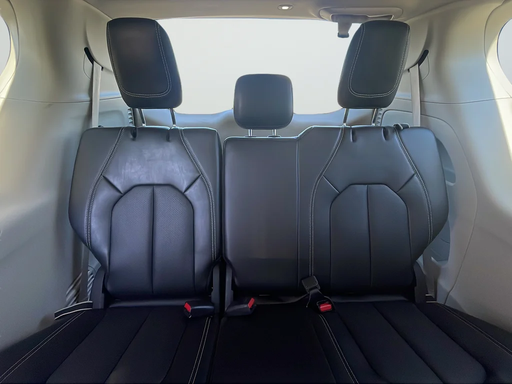 Used 2024 Silver Chrysler Touring L image 29