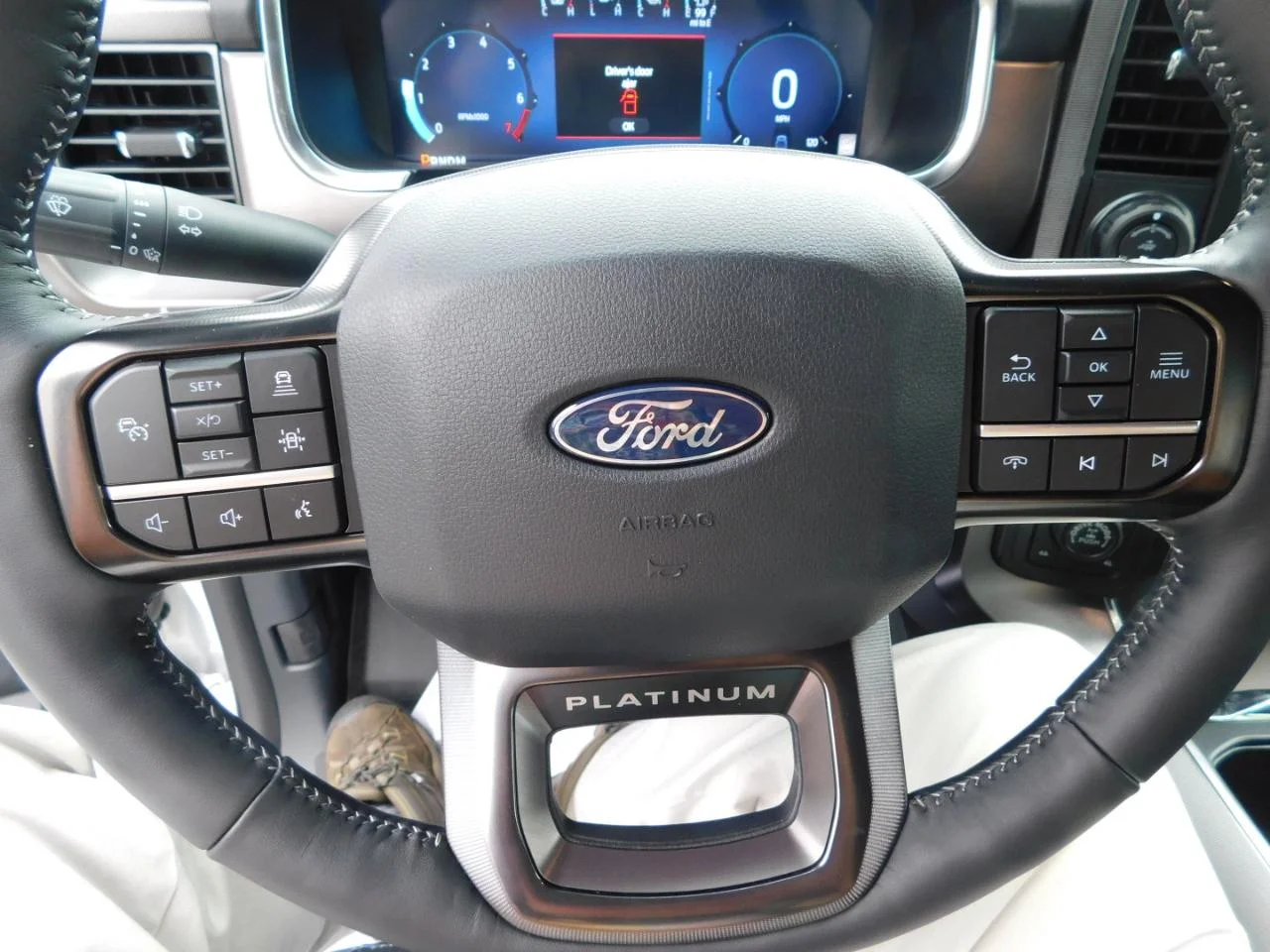 New 2026 Star White Metallic Tri-Coat Ford Platinum® image 33