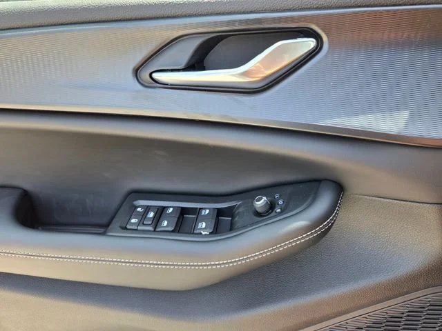 New 2026 Baltic Gray Metallic Clear-Coat Exterior Paint Jeep Laredo X image 22