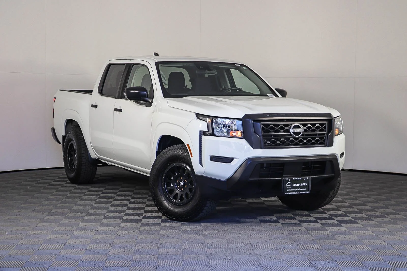 2022 Nissan Frontier S Crew Cab 4X2's photo
