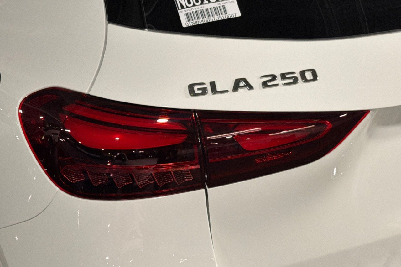 New 2026 Polar White Mercedes-Benz GLA 250 SUV image 26