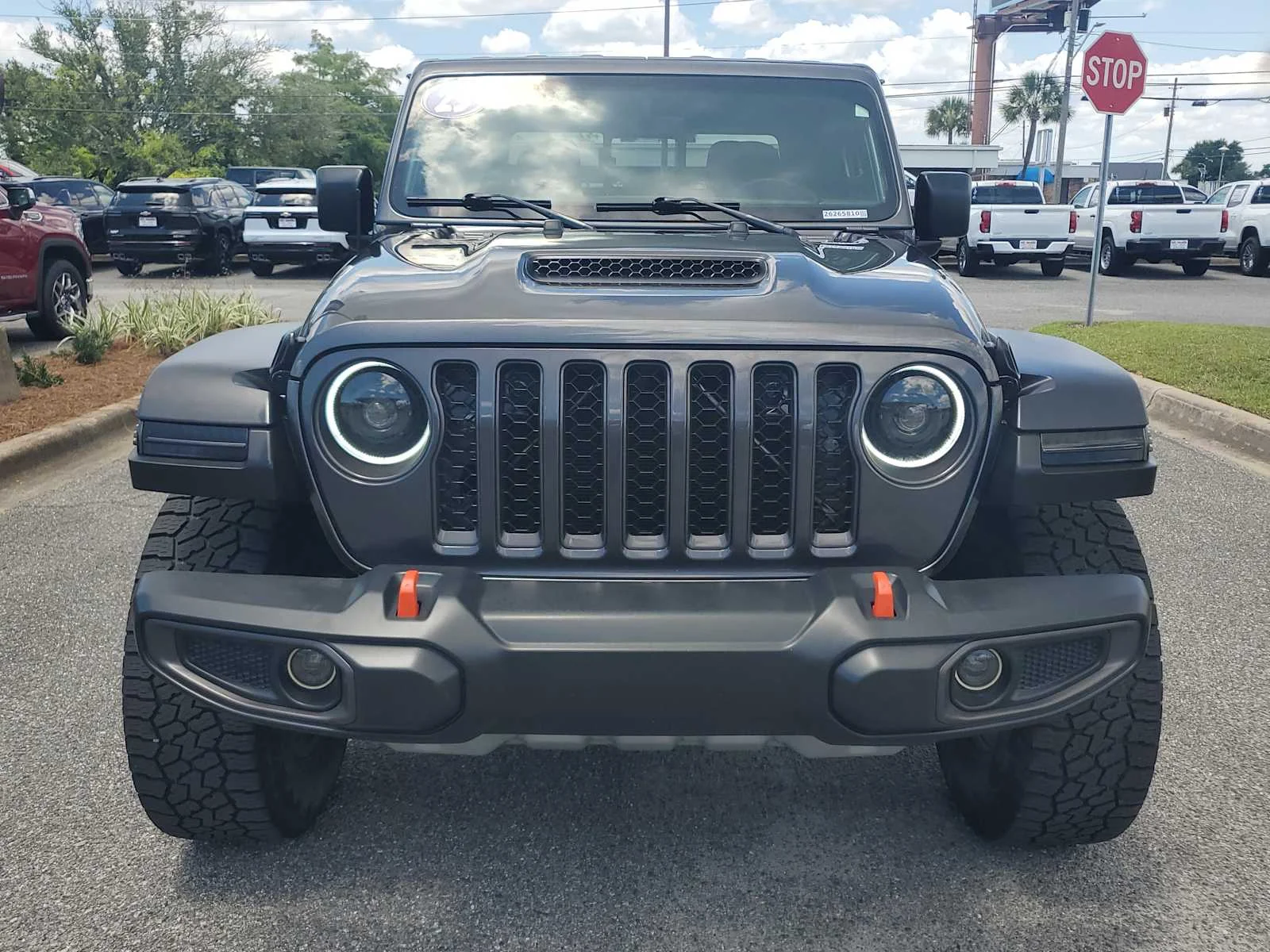 Used 2023 Granite Crystal Metallic Jeep Mojave image 9