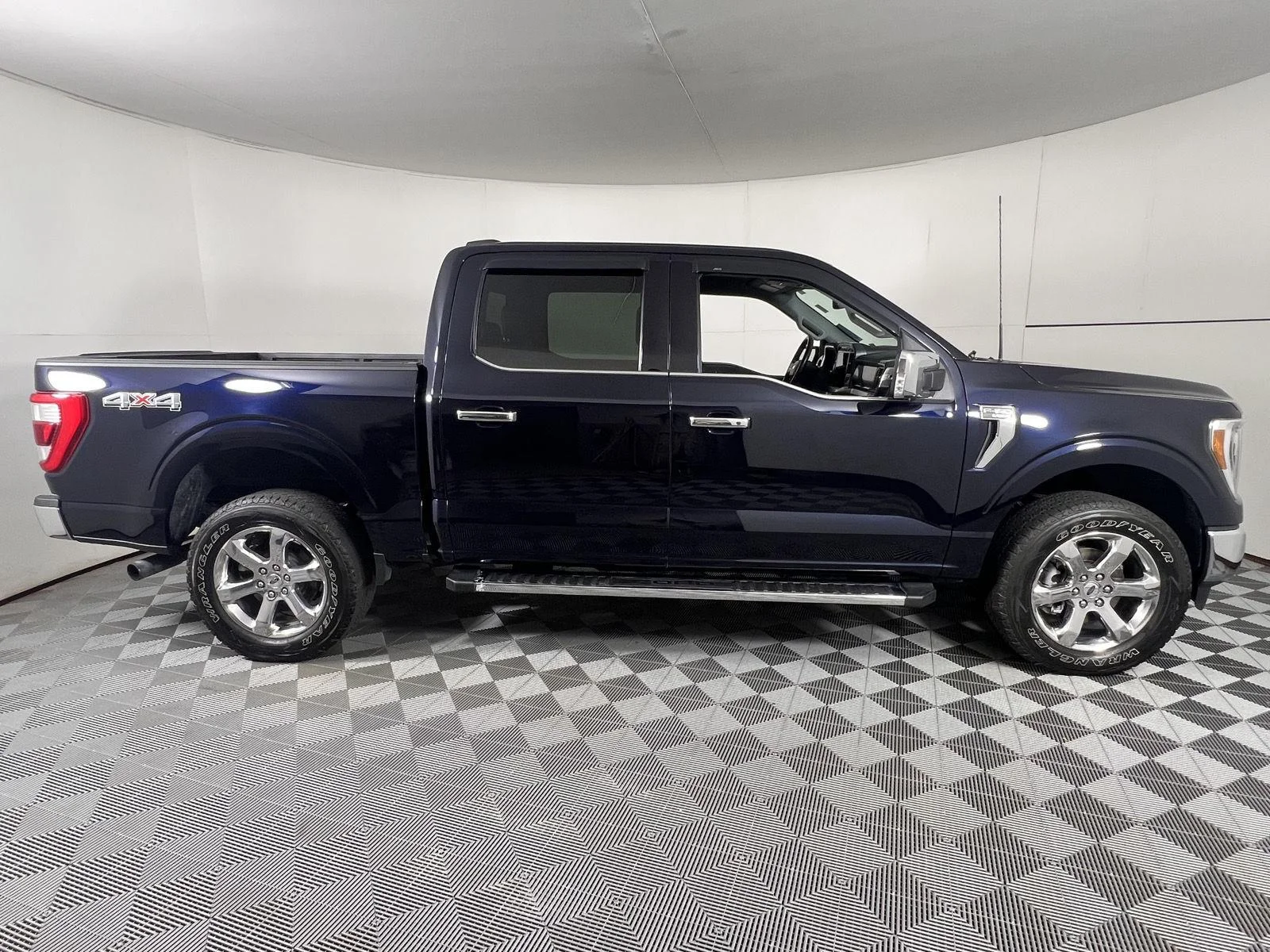 Used 2021 Antimatter Blue Ford LARIAT image 11