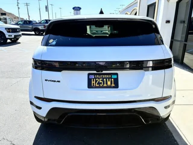 Used 2024  Land Rover Dynamic SE image 4