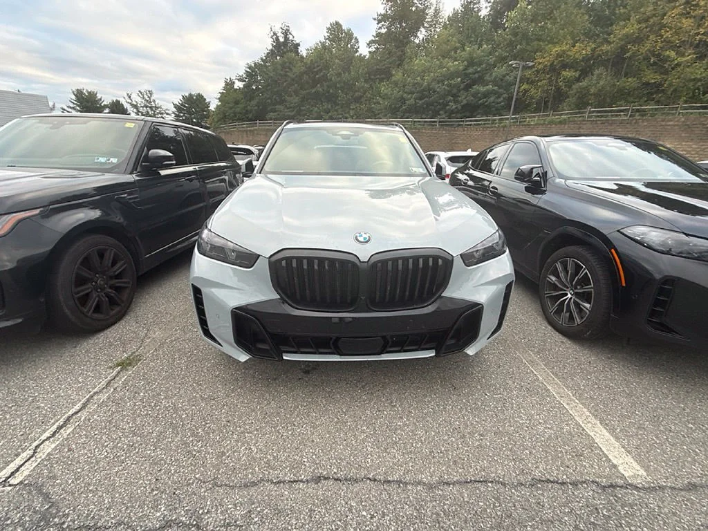 Used 2026 Gray BMW xDrive40i image 9