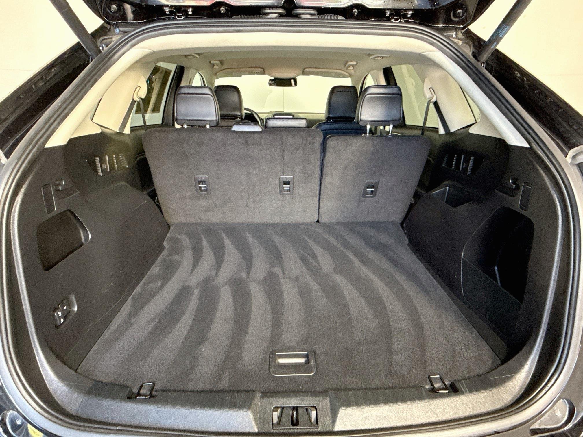 Used 2024 Agate Black Metallic Ford SEL image 25
