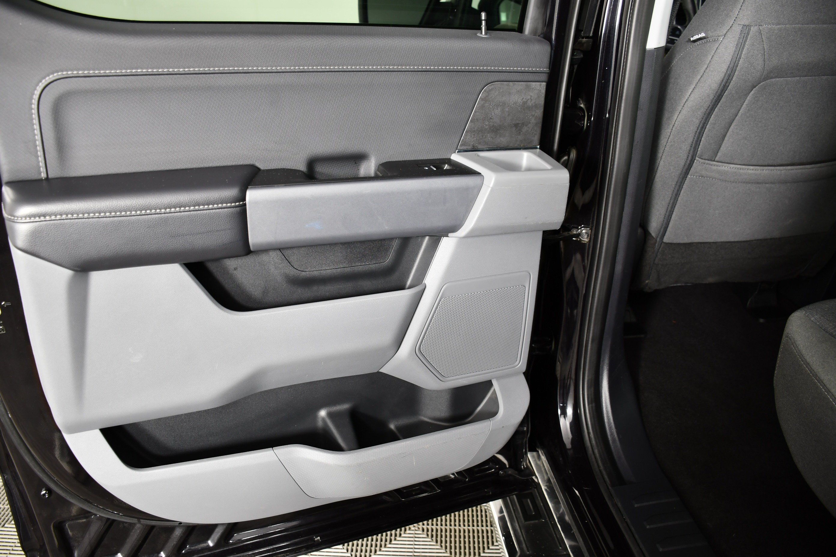 Used 2025 Black Metallic Ford XLT image 47