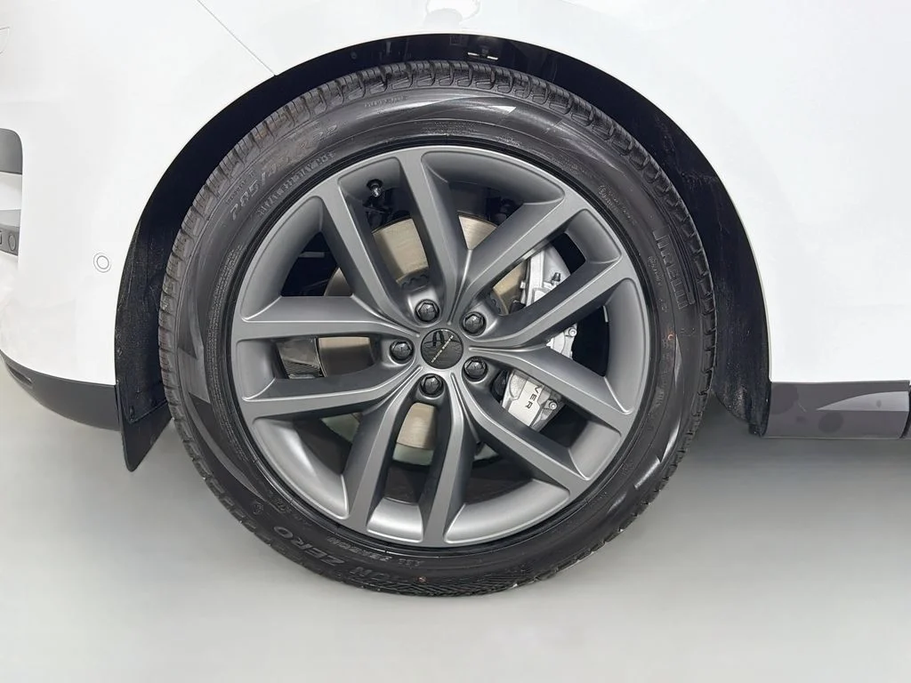 New 2026 Fuji White Land Rover SE image 34