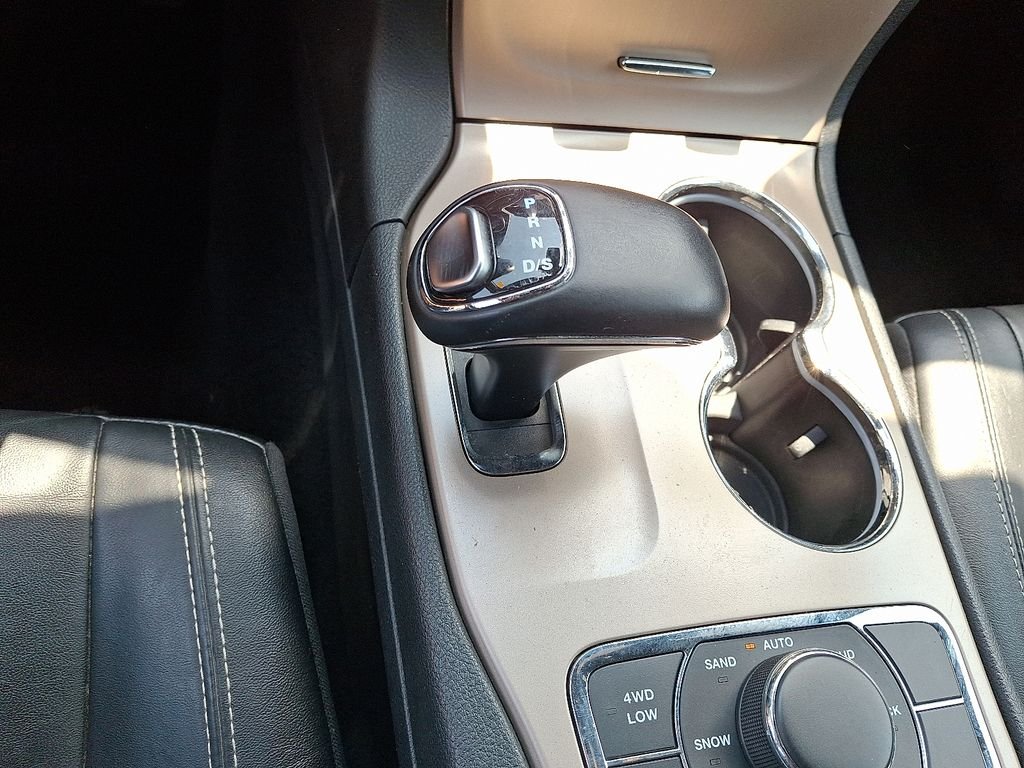 Used 2015 Silver Jeep Limited image 16