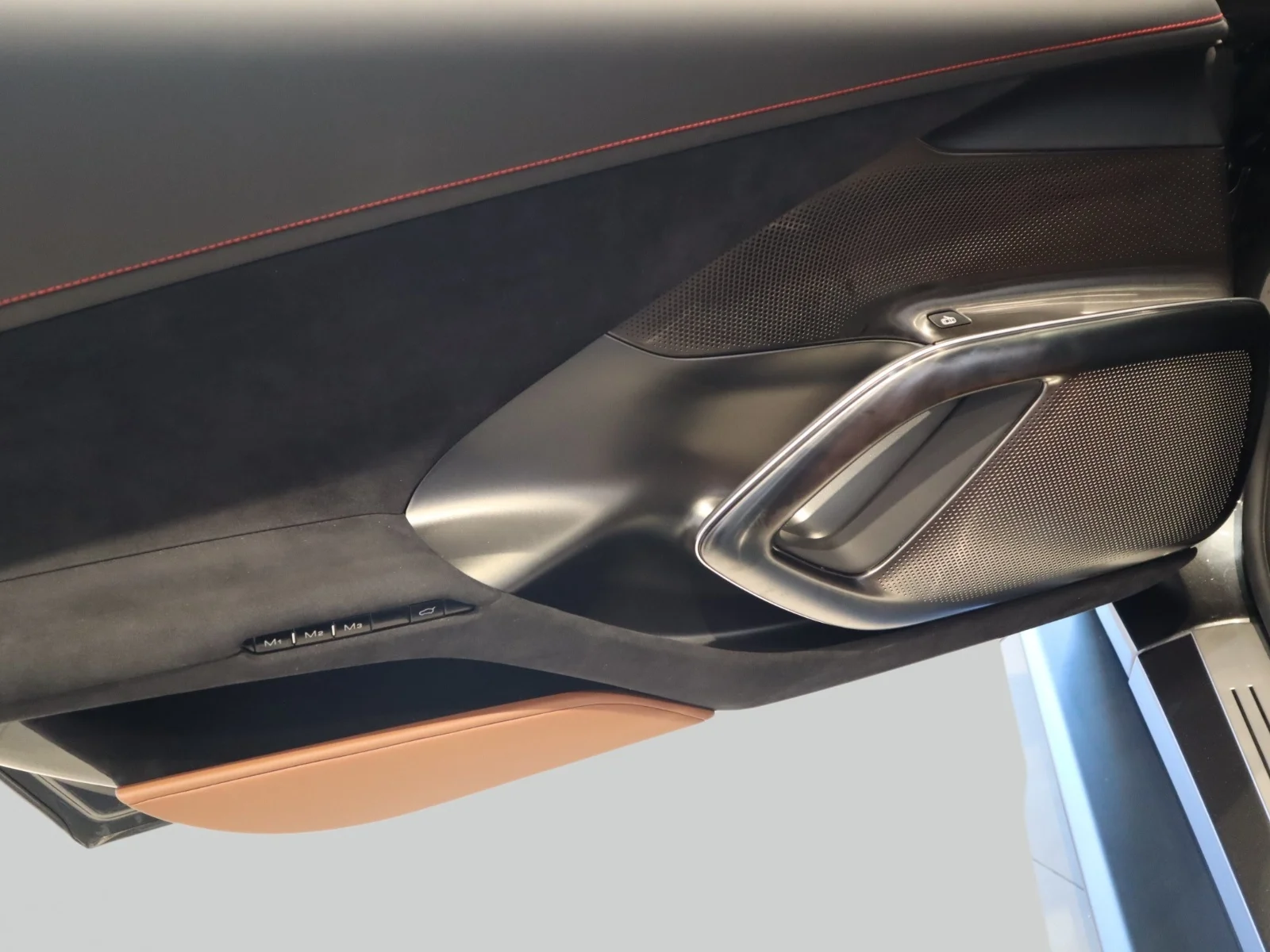 Used 2026 Grigio Silverstone Ferrari Spider image 21