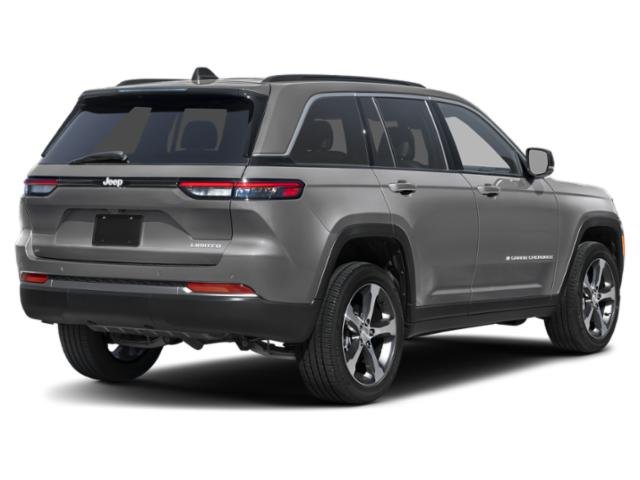 New 2027 Sting-Gray Clear Coat Jeep Laredo image 3
