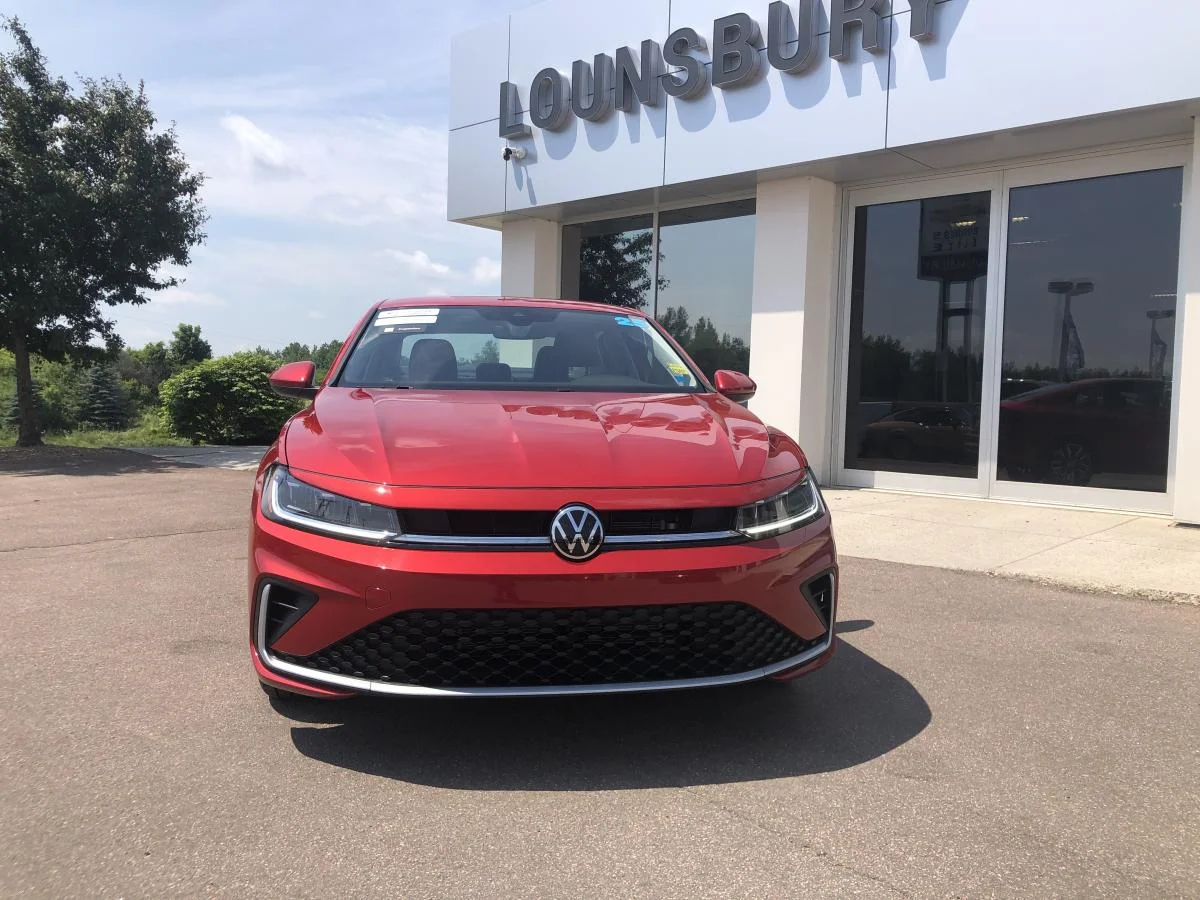 Used 2025 Red Volkswagen Comfortline Auto image 3