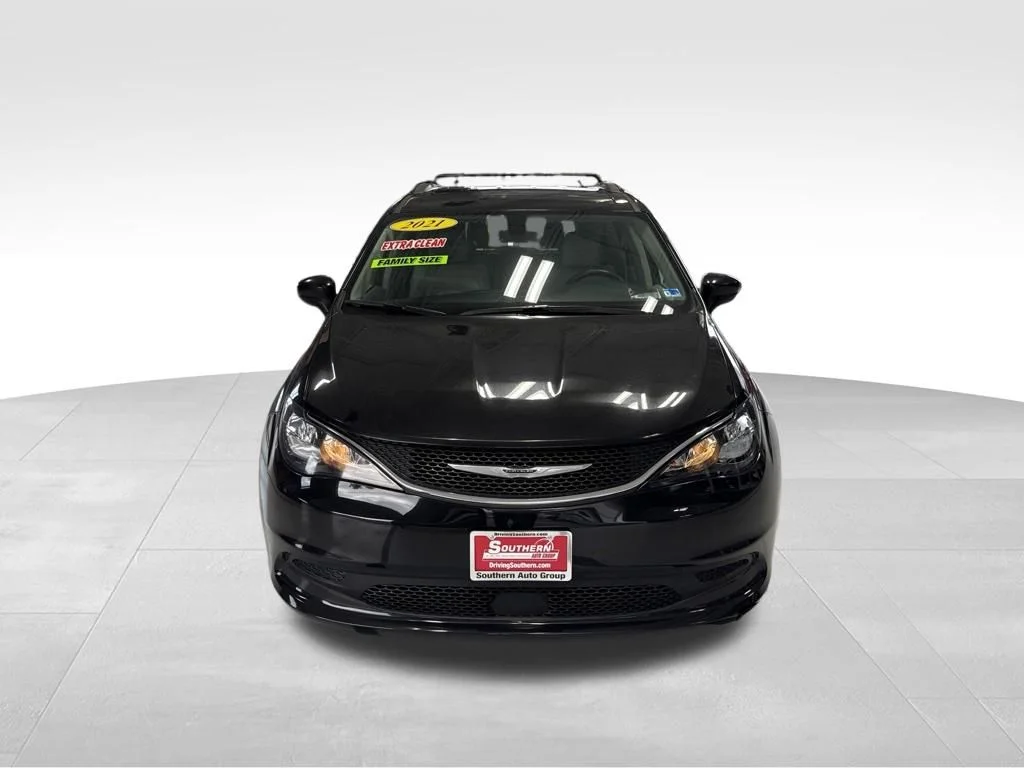Used 2021 Black Chrysler LXI image 9