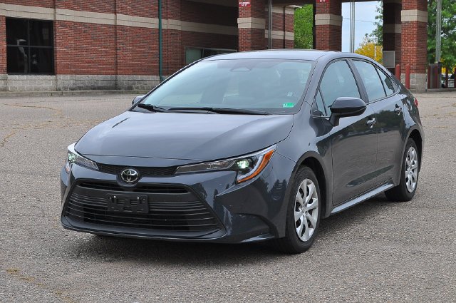 Certified Used 2025  Toyota LE image 7