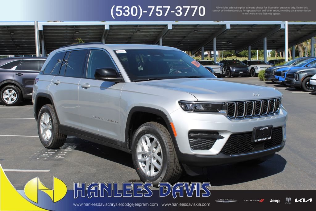 New 2026 Silver Zynith Exterior Paint Jeep Laredo X image 5