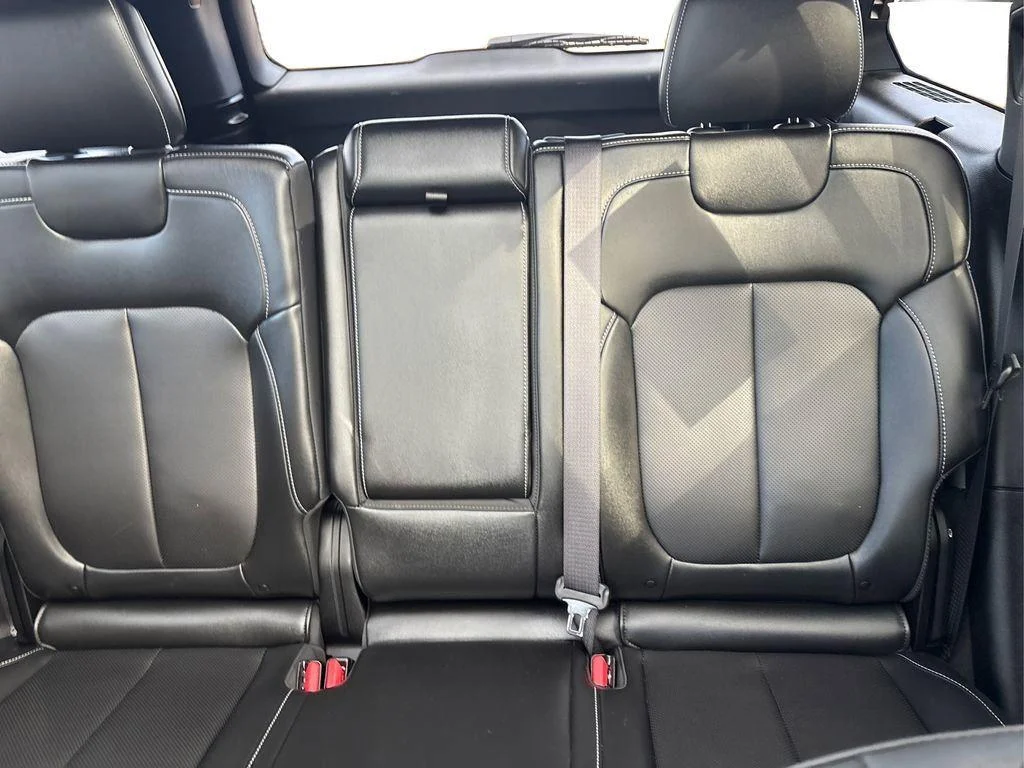 Used 2024 Midnight Sky Jeep Limited image 16
