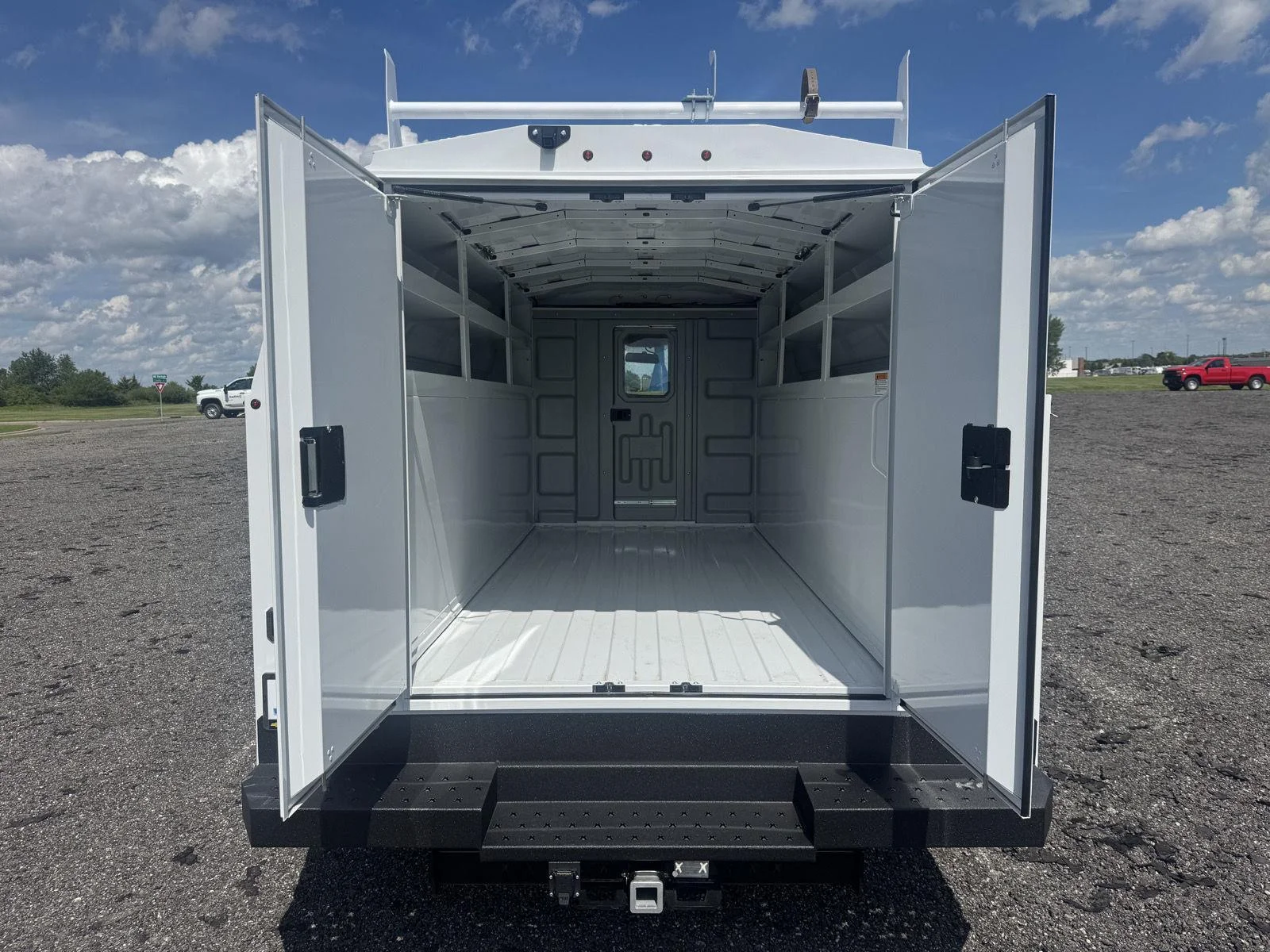 New 2026 Summit White Chevrolet 1WT image 5