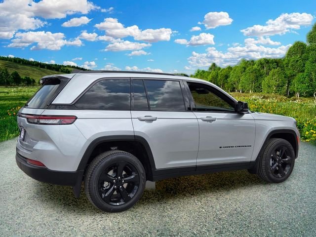 New 2026 Silver Zynith Exterior Paint Jeep Limited image 6