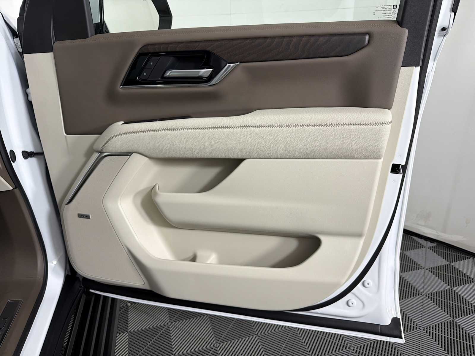 2026 GMC Yukon XL Denali - Photo 13